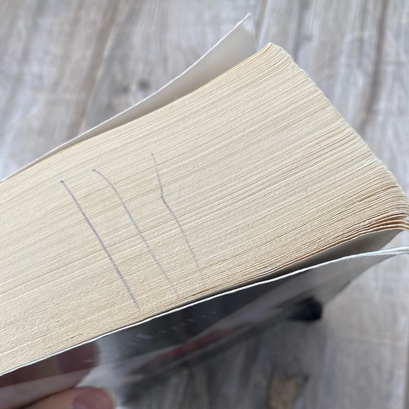 Book - Twilight - By Stephenie Meyer - Picture 4 of 4